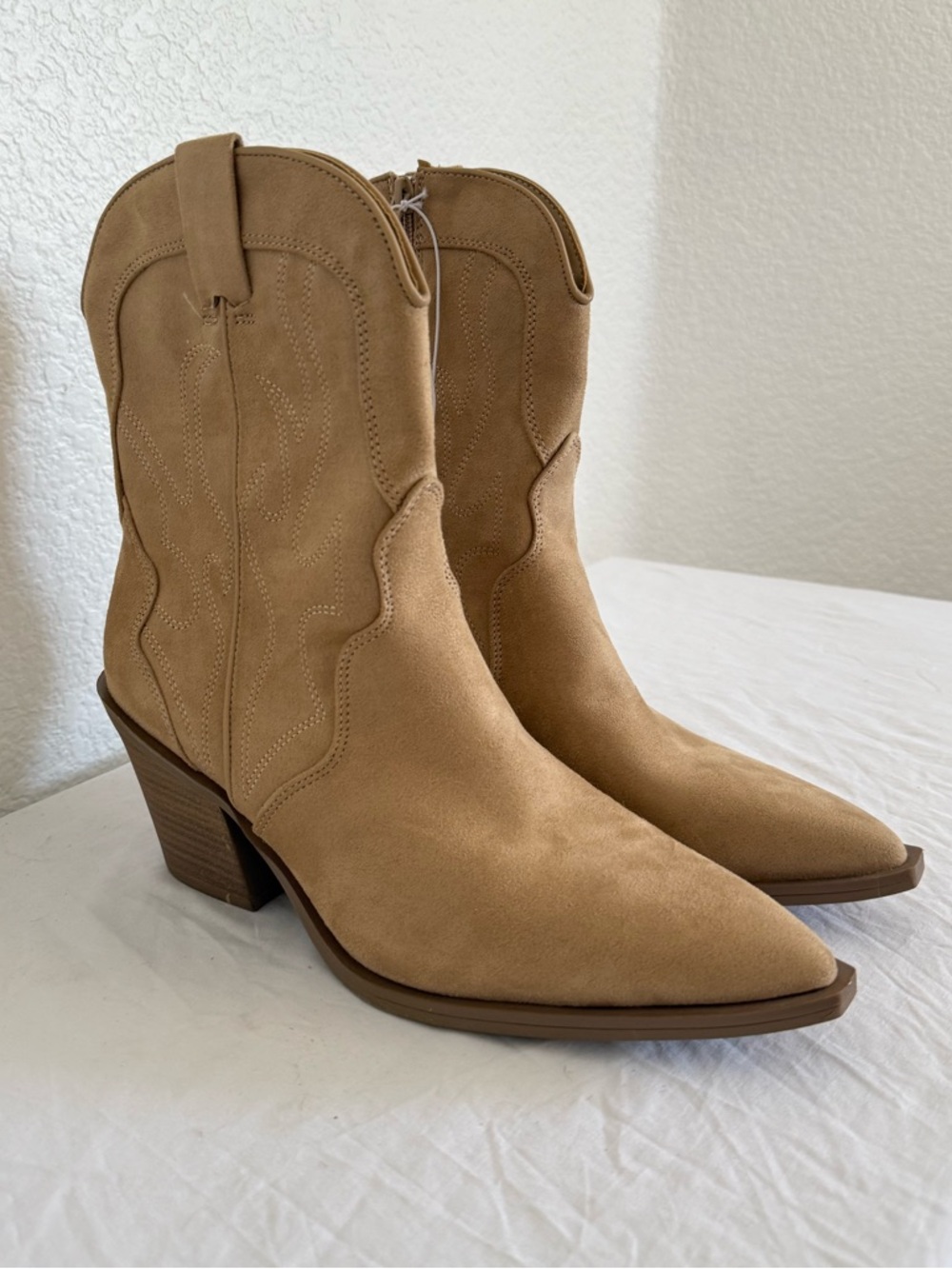 Universal Thread Tan Western Cowgirl Ankle Boots | Size 9.5